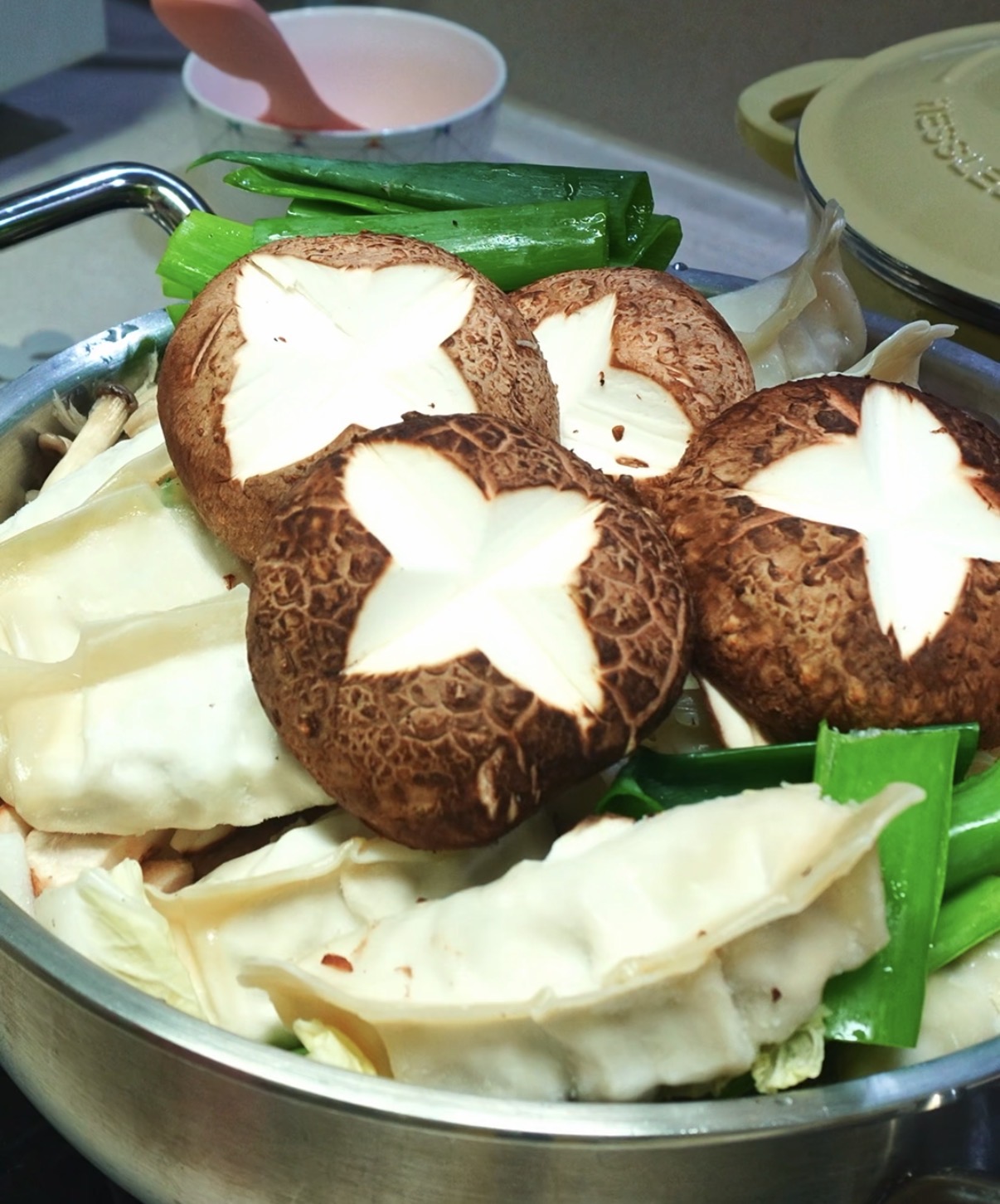 Mushroom Mandu Stew